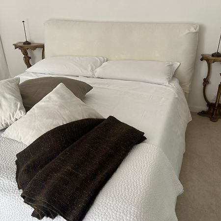 Fleur Blanche Bed & Breakfast เวโรนา ภายนอก รูปภาพ