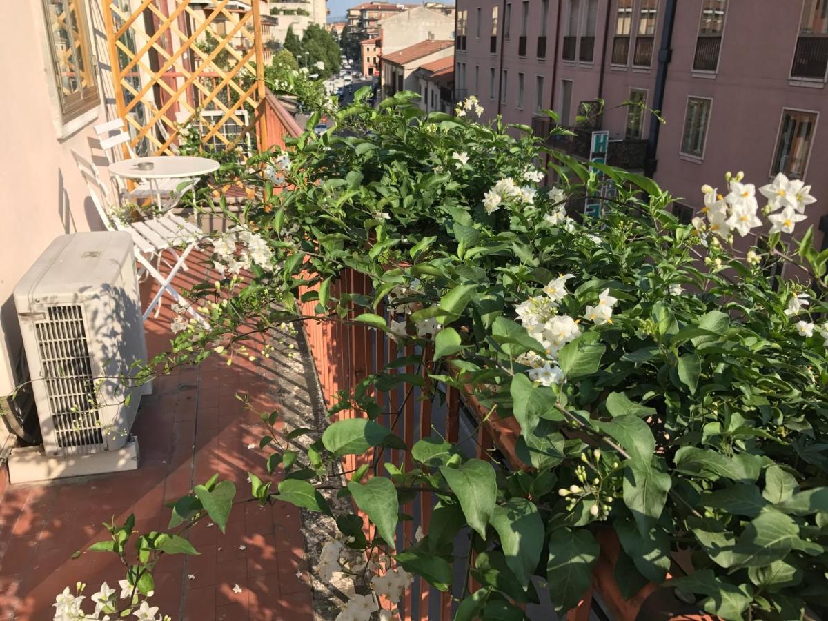 Fleur Blanche Bed & Breakfast เวโรนา ภายนอก รูปภาพ