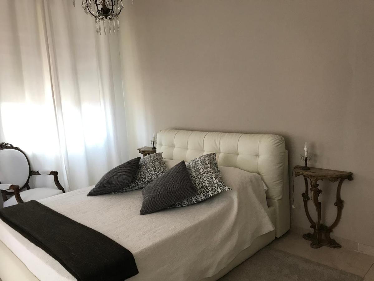 Fleur Blanche Bed & Breakfast เวโรนา ภายนอก รูปภาพ