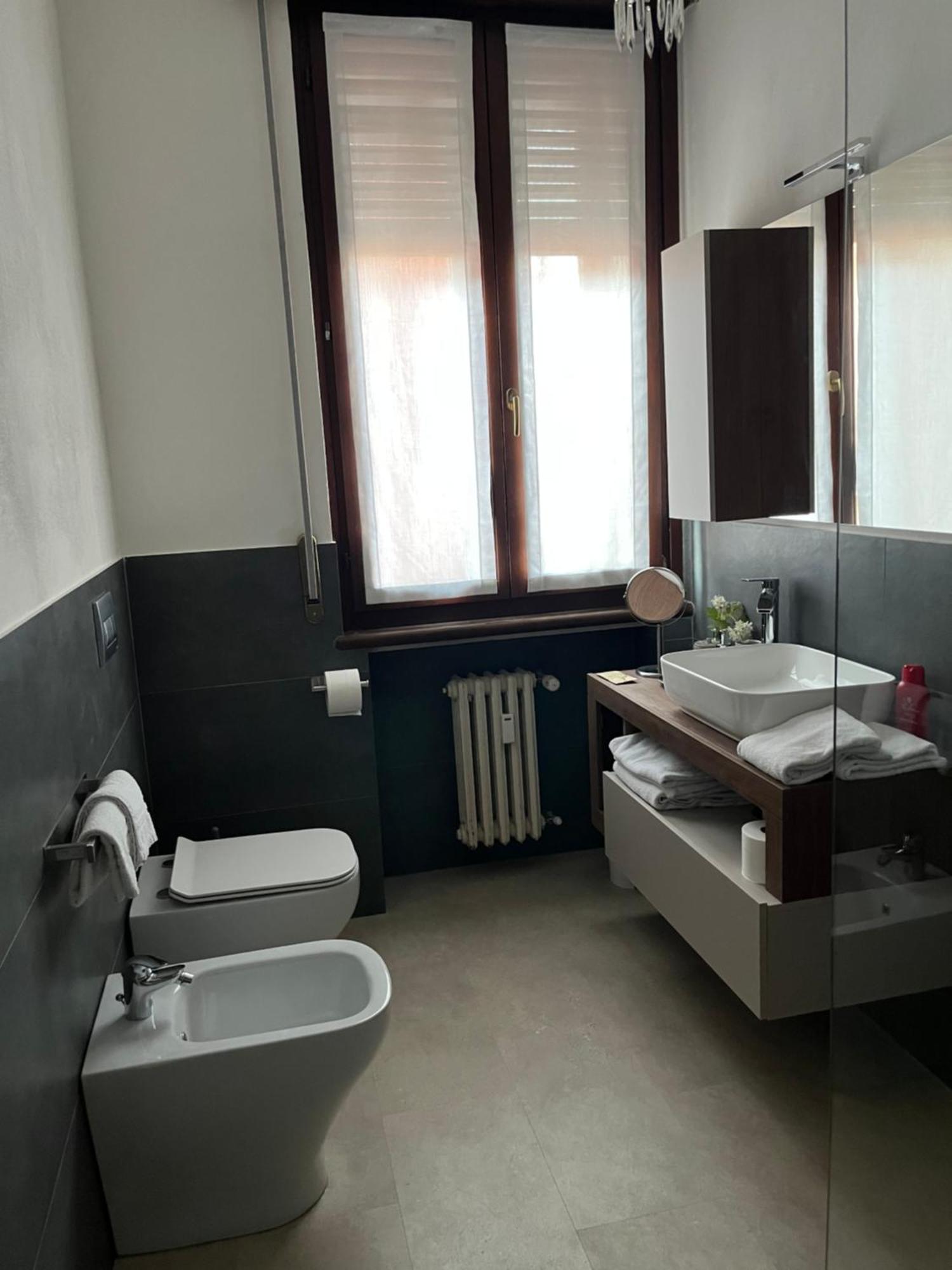 Fleur Blanche Bed & Breakfast เวโรนา ภายนอก รูปภาพ