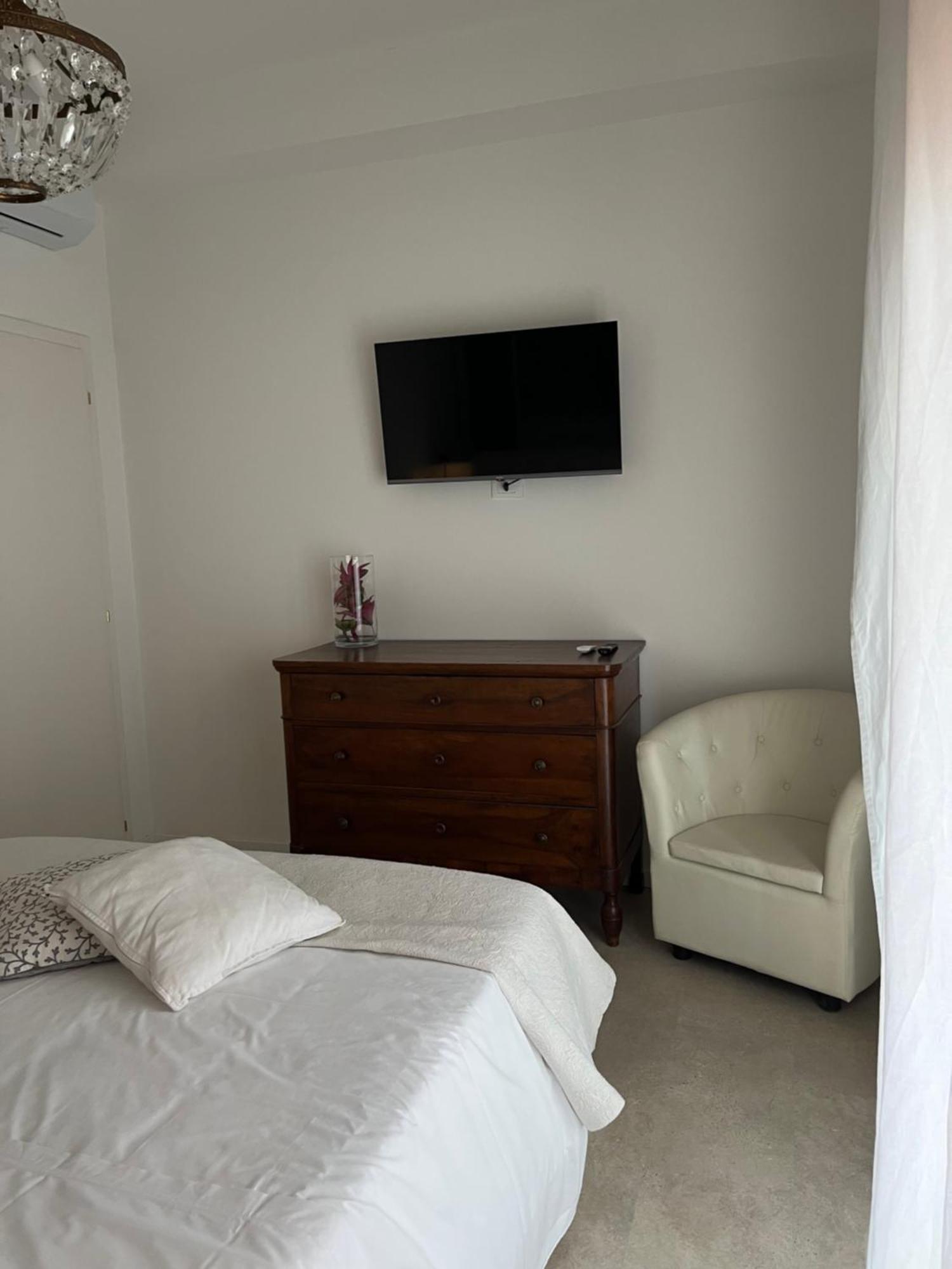 Fleur Blanche Bed & Breakfast เวโรนา ภายนอก รูปภาพ