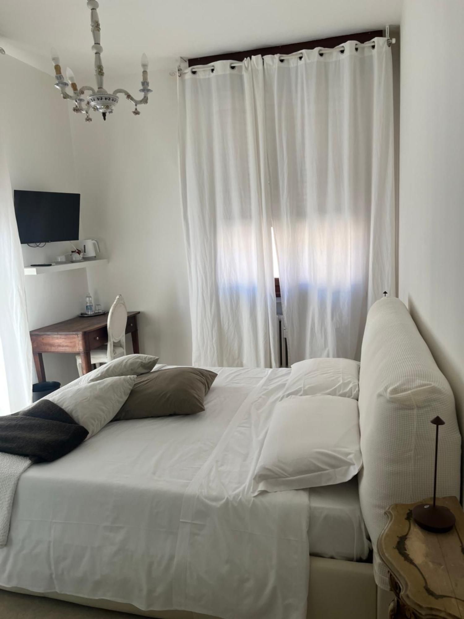 Fleur Blanche Bed & Breakfast เวโรนา ภายนอก รูปภาพ